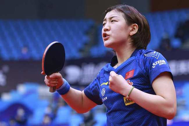 陈梦谈女乒牵手领奖，莎莎是总导演