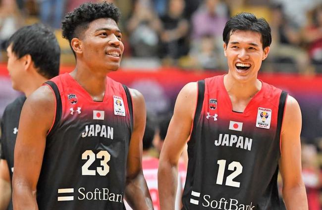 中国男篮VS日本男篮，一场亚洲篮球的宿敌对决，藏着我们自己的影子