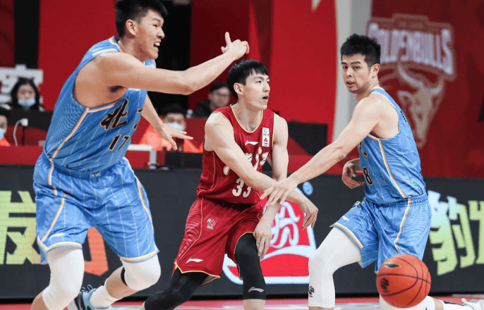 CBA北京VS广州冲突,一场比赛背后的热血与规则 CBA北京VS广州冲突,一场比赛背后的热血与规则